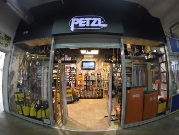 Фирменный магазин Petzl